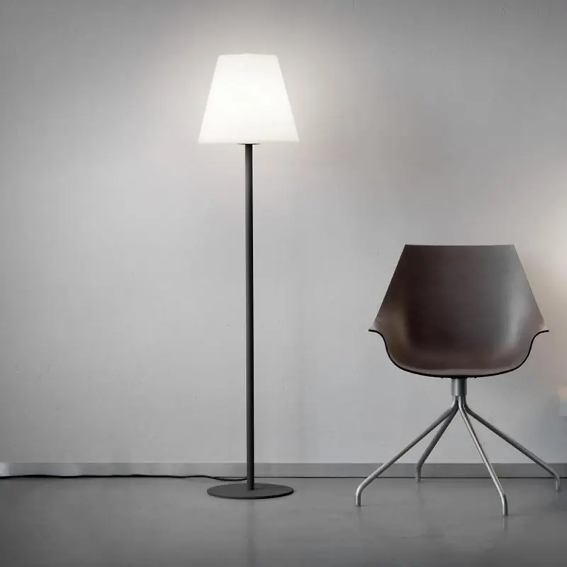 150cm IN&OUT Stehleuchte Helestra MORIS mit Acryldiffusor Graphit & Weiß Begrenztes Angebot